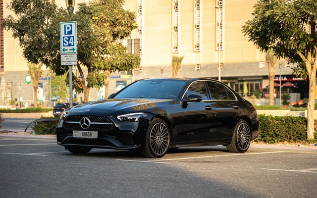 Mercedes-Benz C200 - image 1
