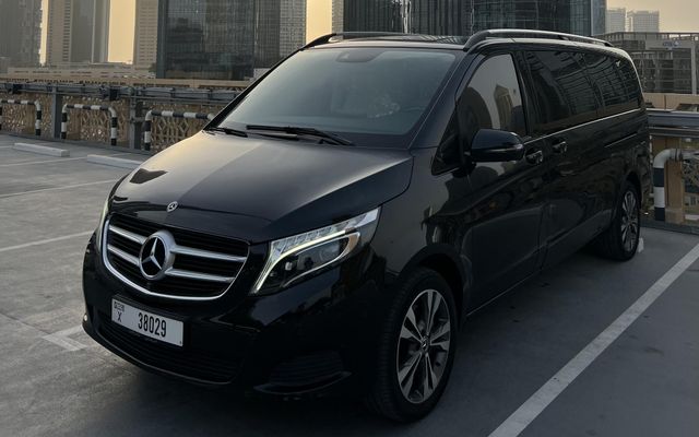MERCEDES-BENZ V250 - image 1
