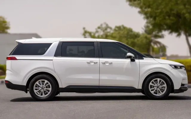 KIA CARNIVAL - image 2
