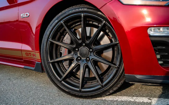 FORD MUSTANG GT V8 - image 4