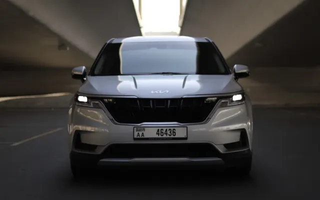 KIA Carnival LX - image 2