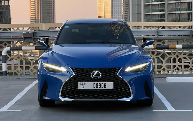 Lexus IS300 - image 2