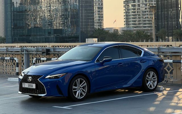 Lexus IS300 - image 1