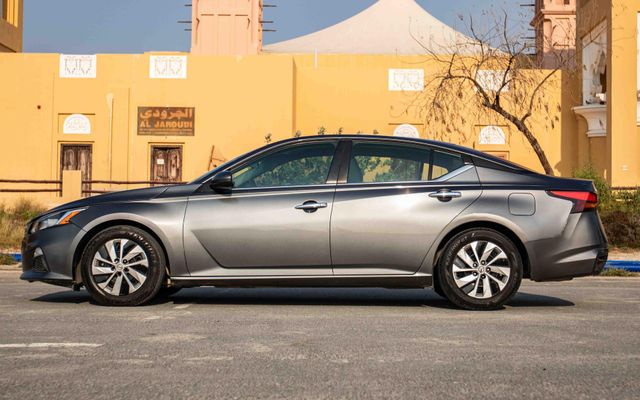 NISSAN ALTIMA - image 2