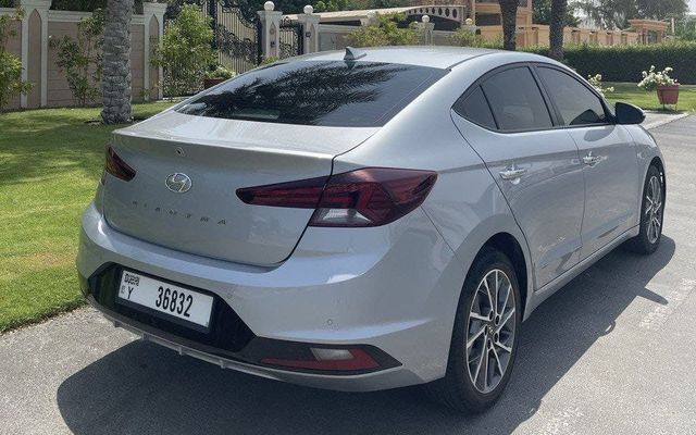 HYUNDAI ELANTRA - image 2