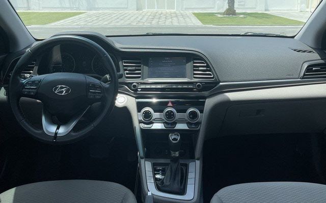 HYUNDAI ELANTRA - image 3