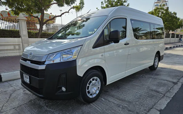 Toyota Hiace - image 1