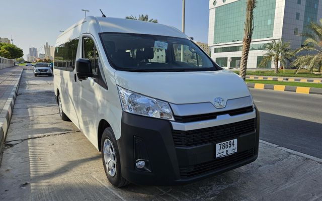 Toyota Hiace - image 3
