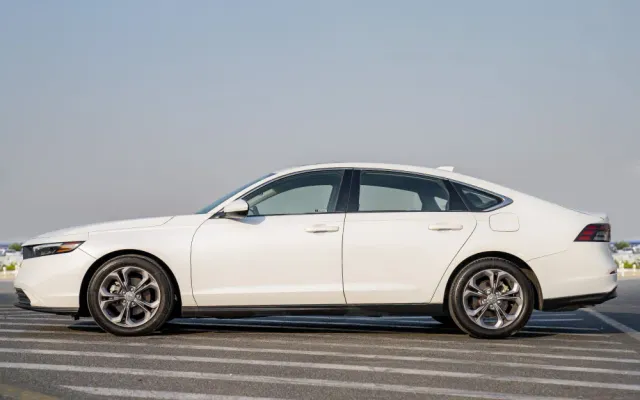 Honda Accord - image 2