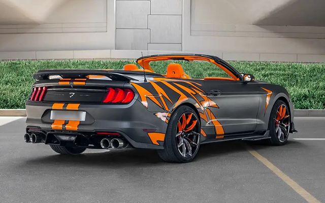 FORD MUSTANG Convertible - image 4