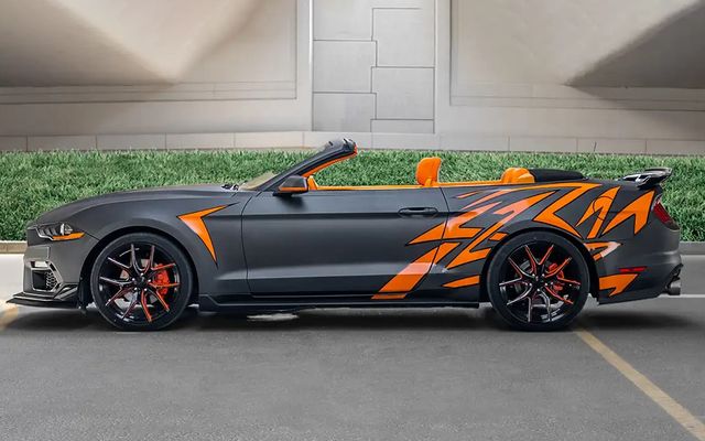 FORD MUSTANG Convertible - image 2