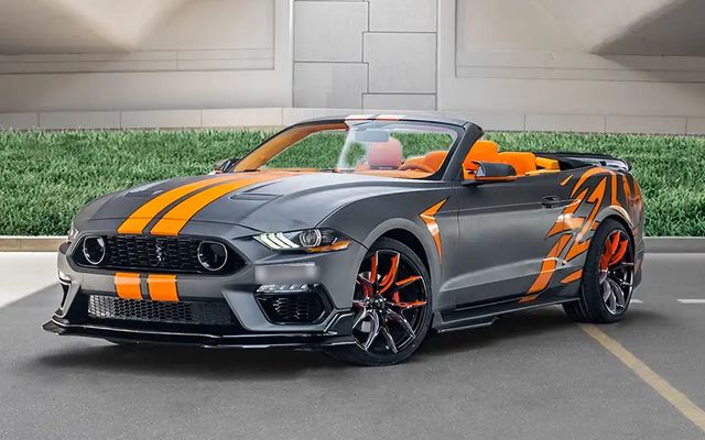 FORD MUSTANG Convertible - image 1