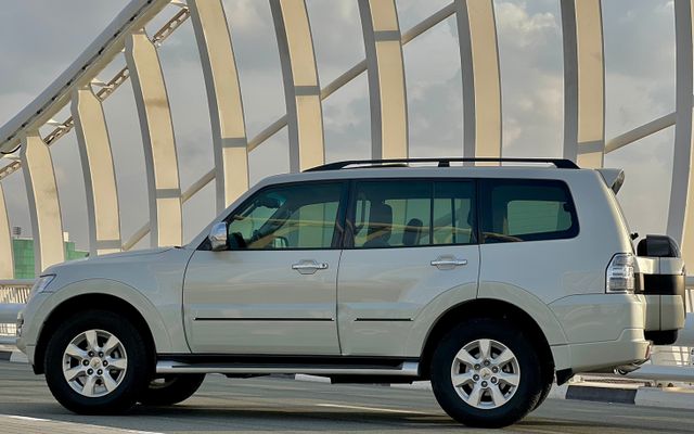 MITSUBISHI PAJERO - image 2