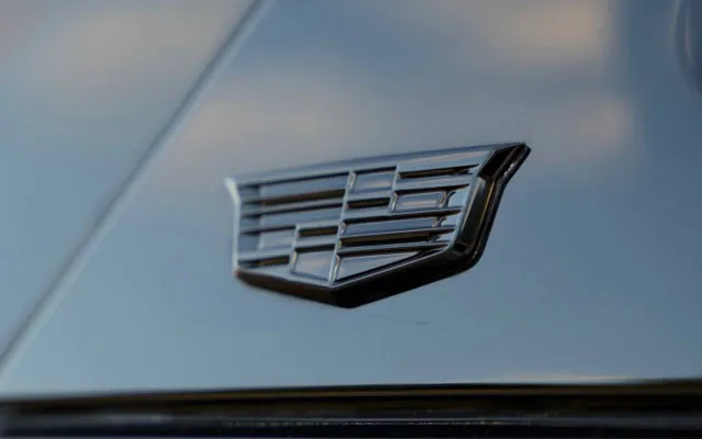 Cadillac Escalade - image 4