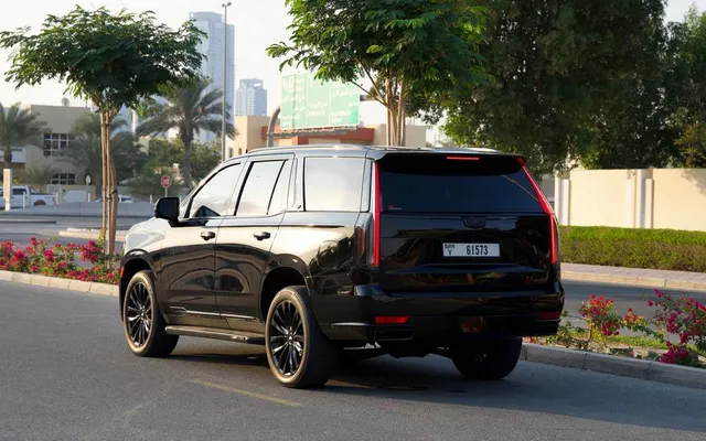Cadillac Escalade - image 3