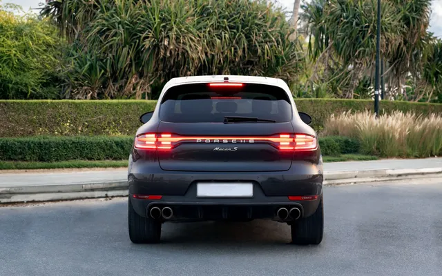 Porsche Macan - image 2