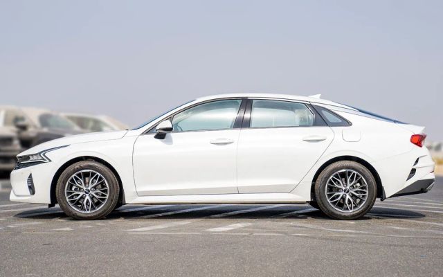 KIA K5 - image 2