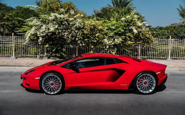 LAMBORGHINI AVENTADOR - image 3