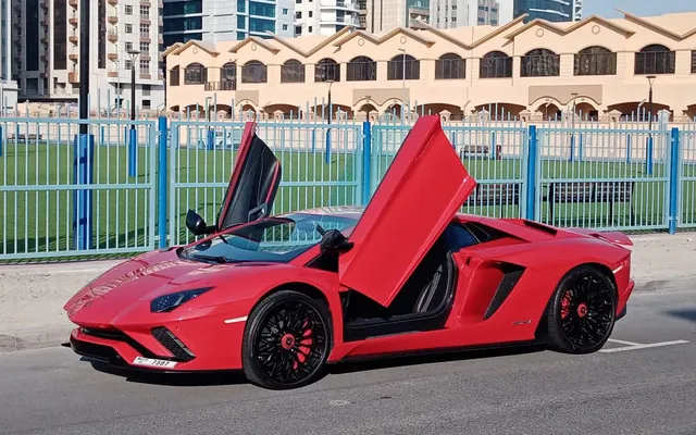 LAMBORGHINI AVENTADOR - image 2
