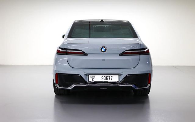 BMW 740i - image 4