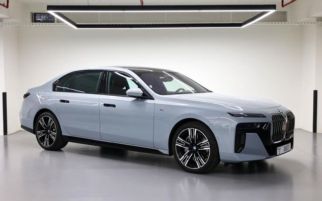 BMW 740i - image 3