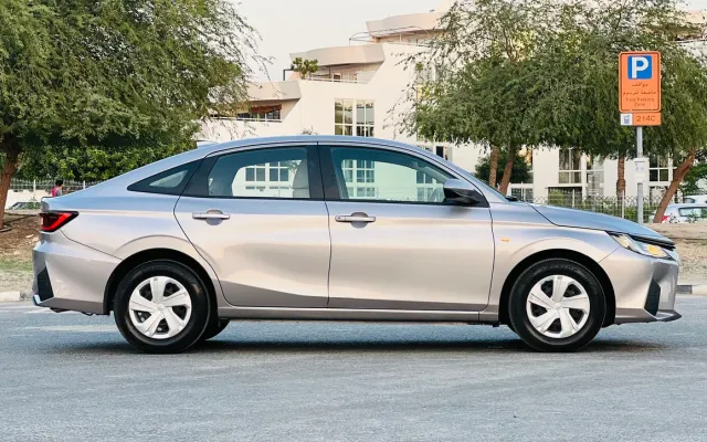 Toyota Yaris - image 2