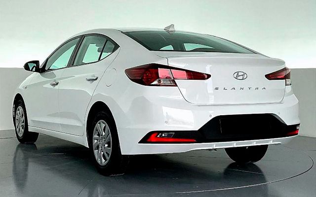 HYUNDAI ELANTRA - image 4