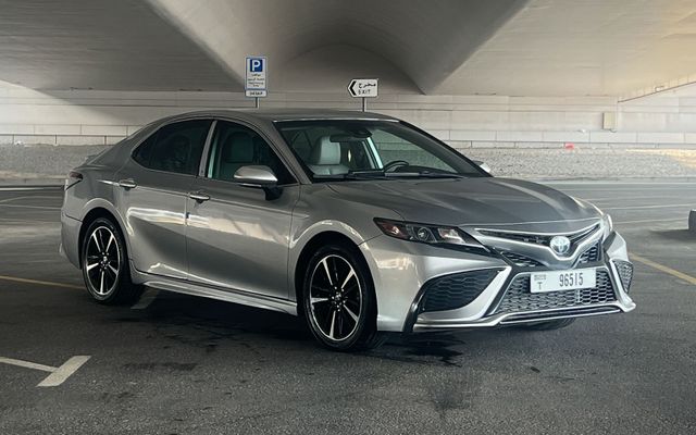 Toyota Camry - image 4
