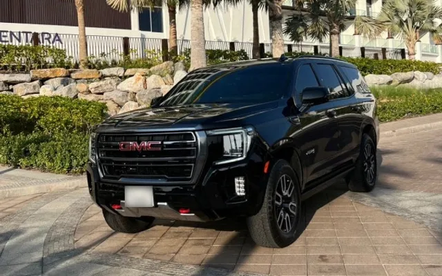 GMC Yukon - image 1