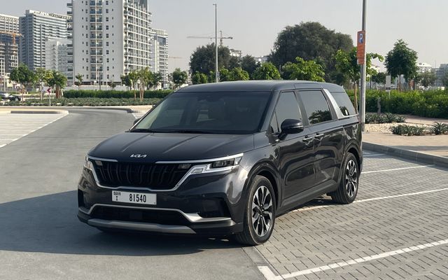 Kia Carnival EX - image 1