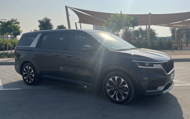 Kia Carnival EX - image 4