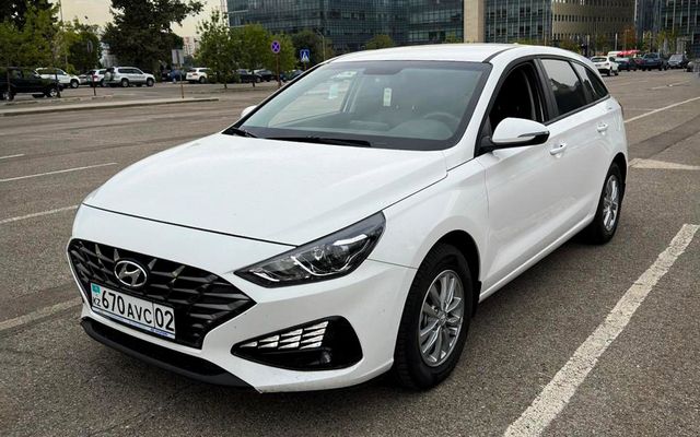 HYUNDAI I30 - image 1