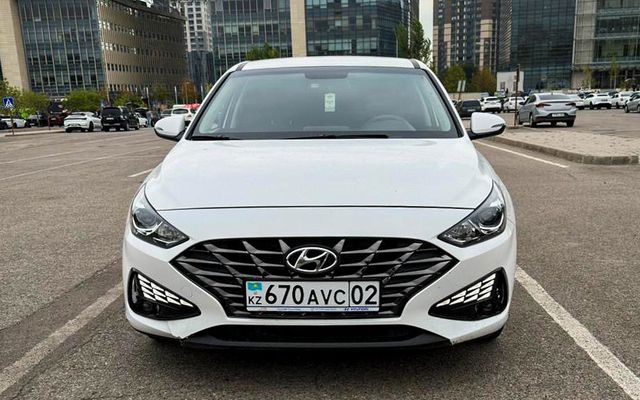 HYUNDAI I30 - image 2