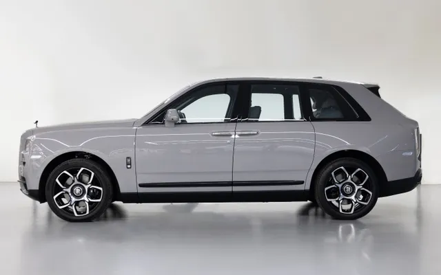Rolls Royce  BB Cullinan - image 2
