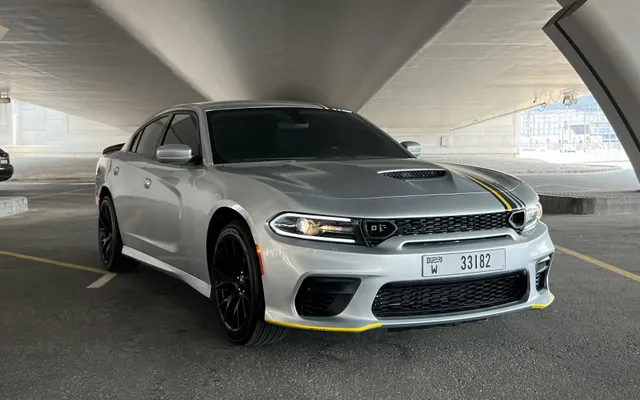 Dodge Charger - image 4