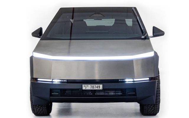 Tesla Cybertruck - image 3
