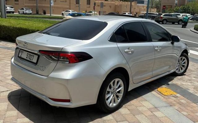 Toyota Corolla - image 2