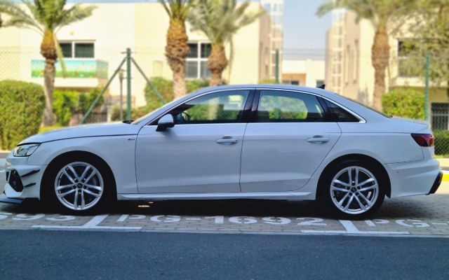 AUDI A4 - image 2