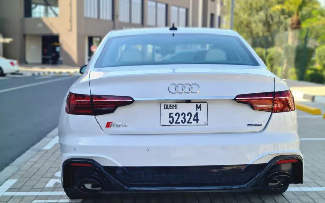 AUDI A4 - image 4