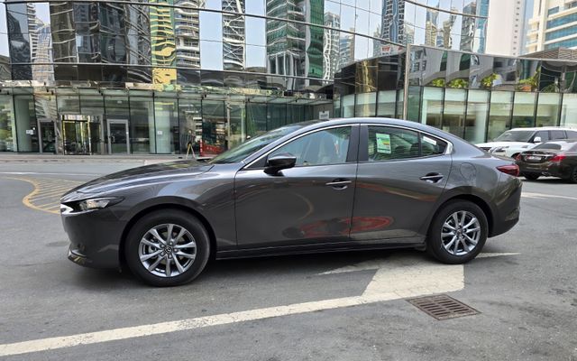 Mazda 3 - image 2