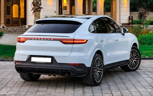 PORSCHE CAYENNE COUPE - image 2
