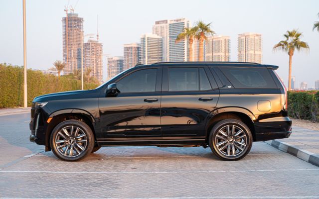 Cadillac  Escalade - image 2