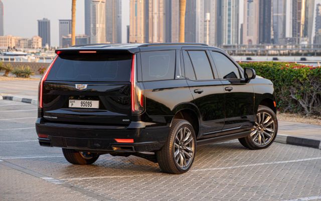 Cadillac  Escalade - image 3