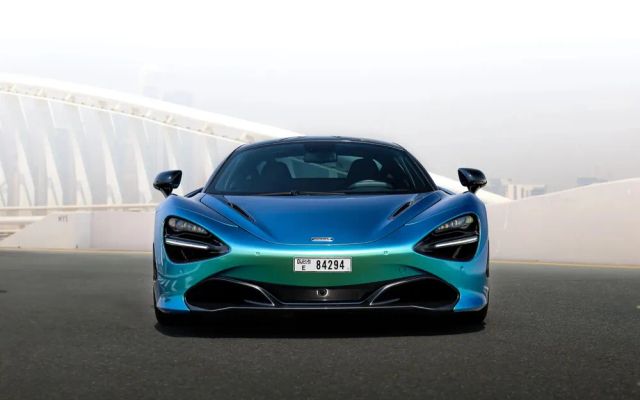 McLaren 720S - image 2