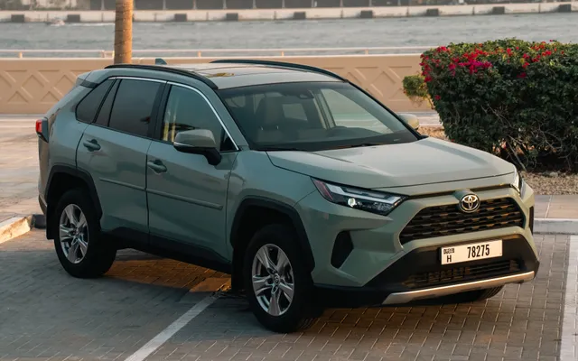 TOYOTA RAV4 - image 4