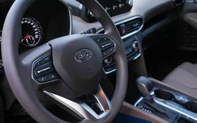 HYUNDAI SANTA FE - image 4
