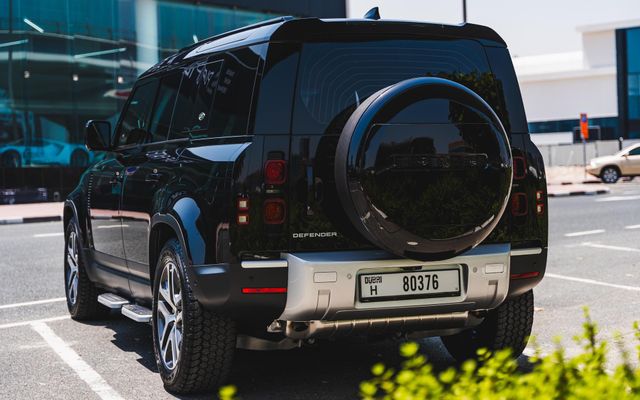 Land Rover Defender V6 110 - image 3