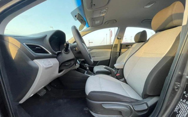 HYUNDAI ACCENT - image 3