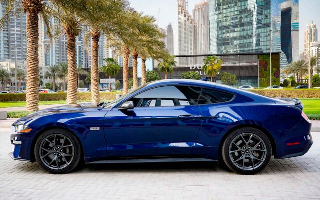 Ford Mustang - image 2