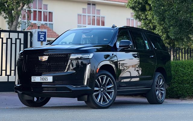 CADILLAC ESCALADE - image 1